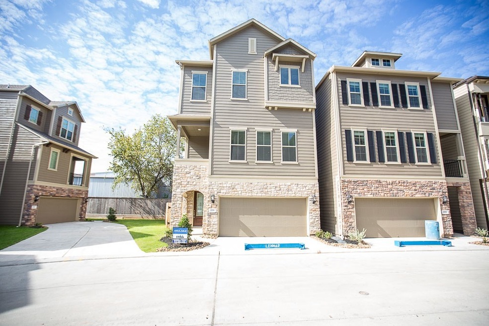 1755 Sierra Crest Dr, Houston, TX 77080 - photo 1