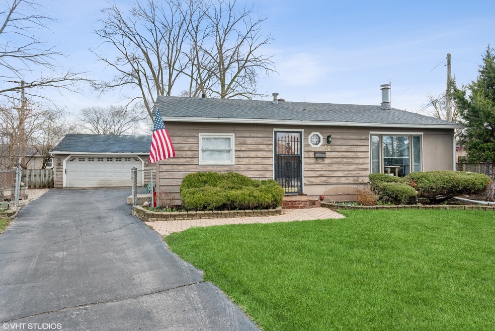 108 Siesta Ct, Carpentersville, IL 60110 - photo 1