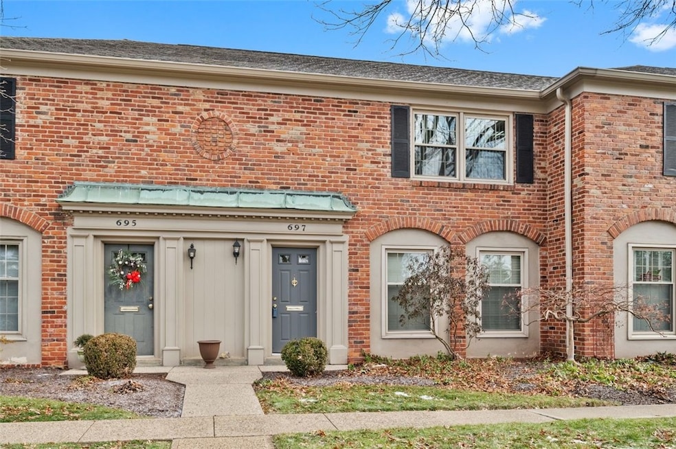 697 Robinwood Dr, Pittsburgh, PA 15216 - photo 1