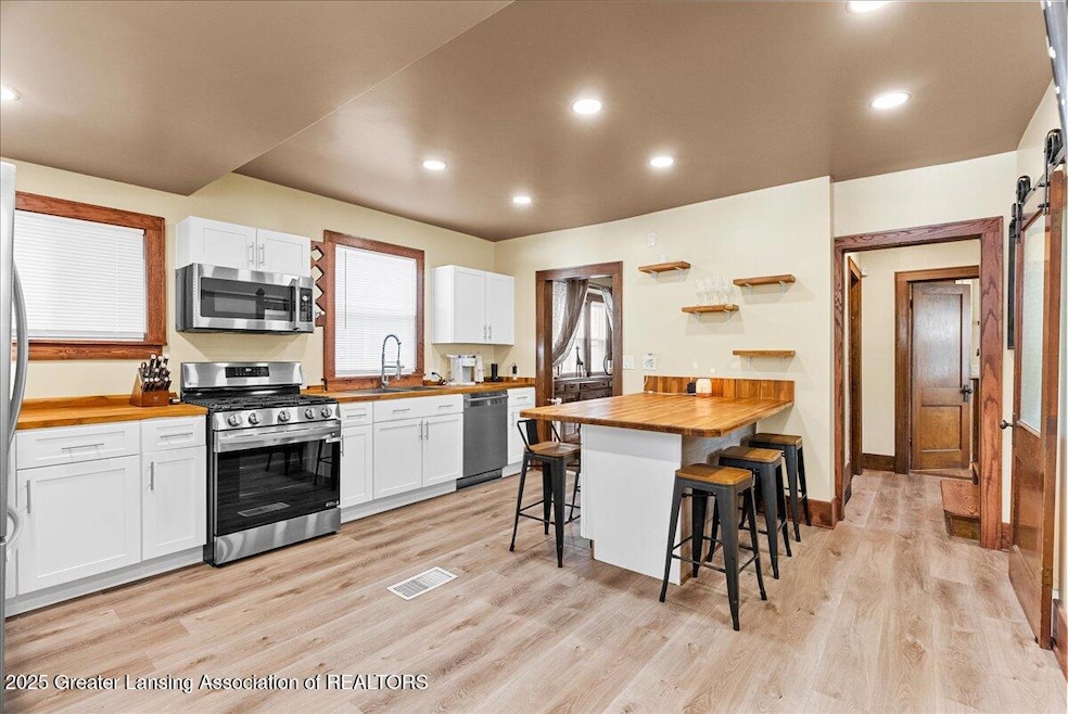 1812 S Genesee Dr, Lansing, MI 48915 - photo 1