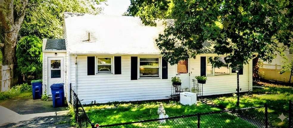 72 Armstrong Cir, Braintree, MA 02184 - photo 1