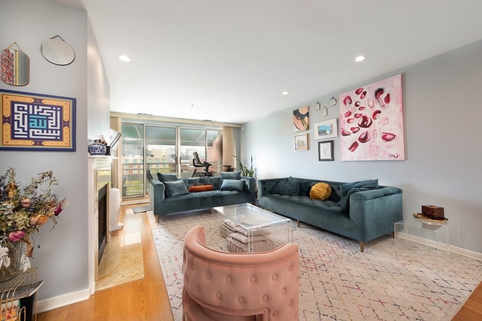 Thomas Graves Landing unit PH5, Cambridge, MA 02141 - photo 1