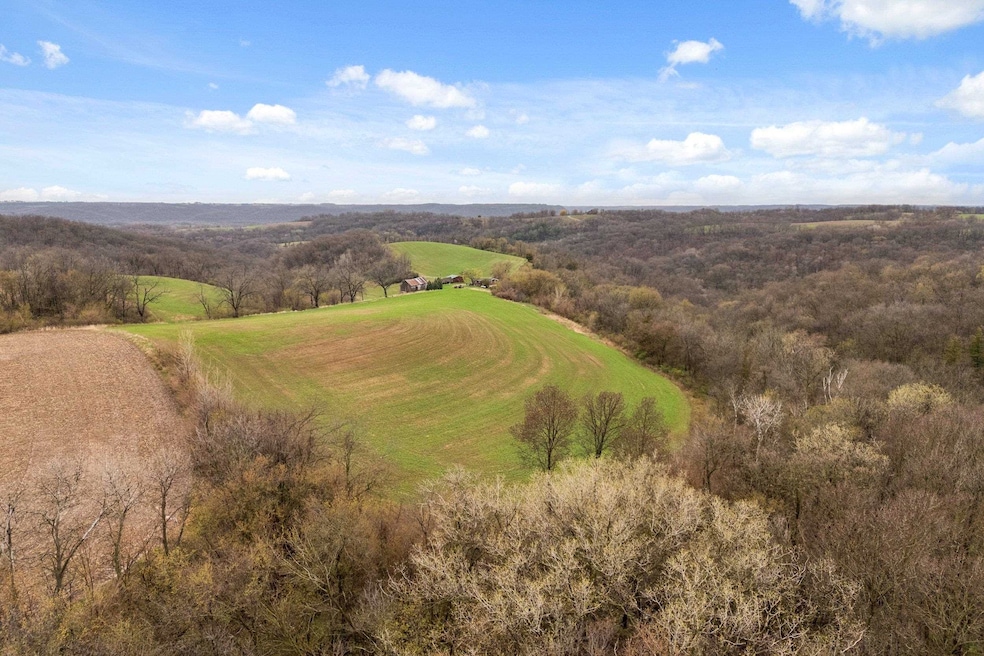 36480 Bouska Rd, Prairie Du Chien, WI 53821 - photo 1