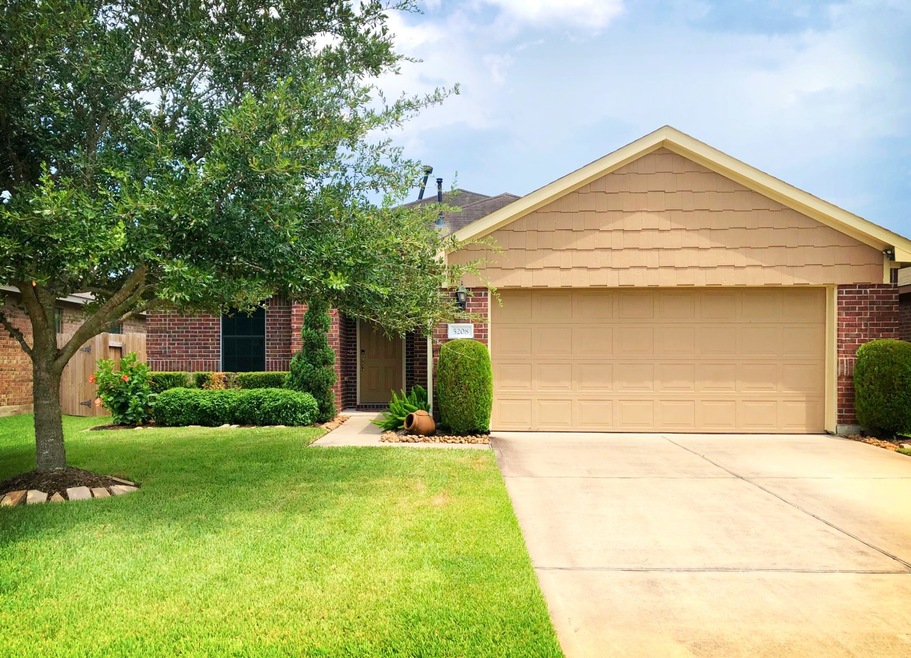5208 La Rocco Way, Alvin, TX 77511 - photo 1