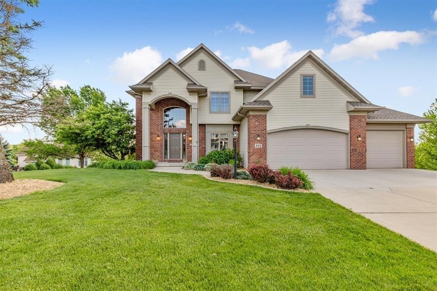 814 S Ridge Dr, Cedar Falls, IA 50613 - photo 1