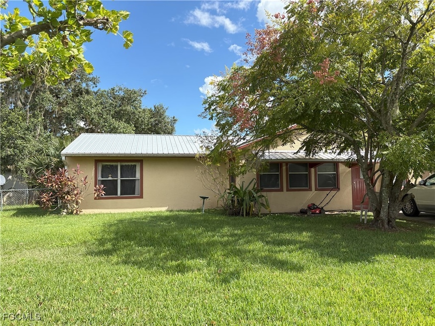 4014 N Edgewater Cir, Labelle, FL 33935 - photo 1