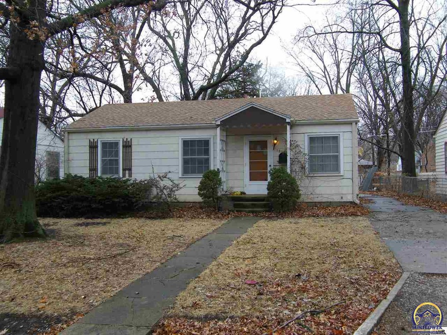 1817 SW Wayne Ave, Topeka, KS 66604 - photo 1