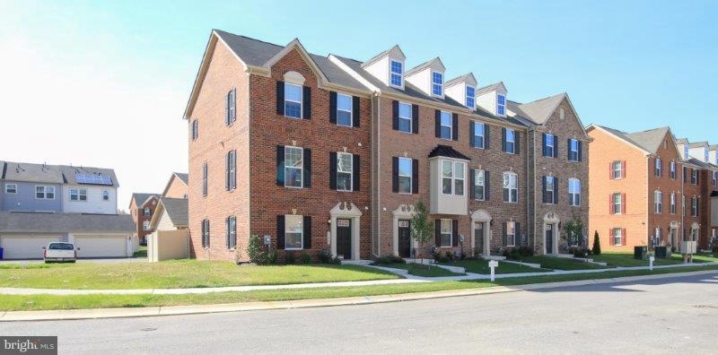 5605 Barnstormers Ln, Waldorf, MD 20602 - photo 1