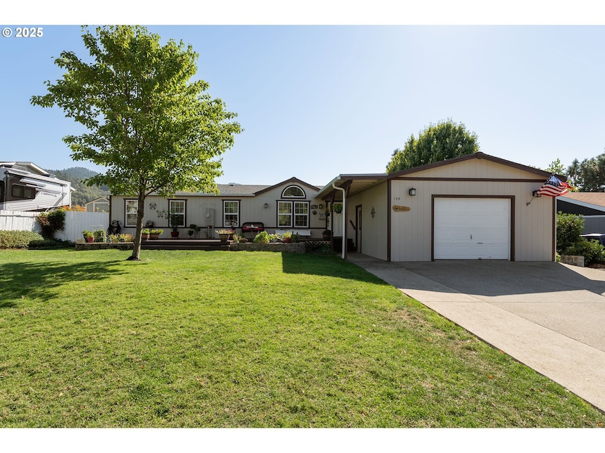 184 SE Cordelia Dr, Myrtle Creek, OR 97457 - photo 1