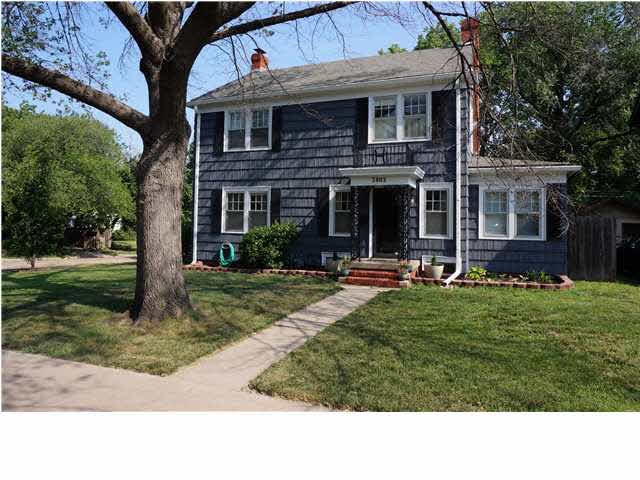 Beautifully Maintained & CAPTIVATING 2 Story Home 