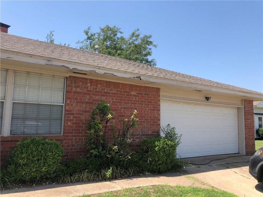 5801 N Seminole Ct, Warr Acres, OK 73132 - photo 1