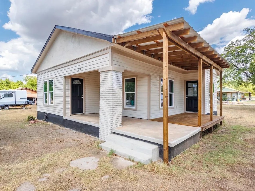 1215 Llano St, Coleman, TX 76834 - photo 1