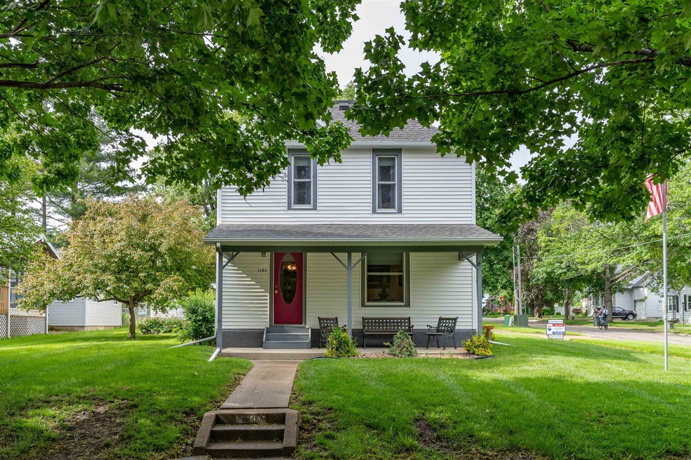 1103 W 3rd St, Cedar Falls, IA 50613 - photo 1