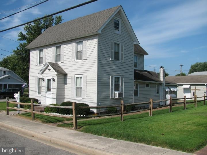 211 Hanley St, Harrington, DE 19952 - photo 1