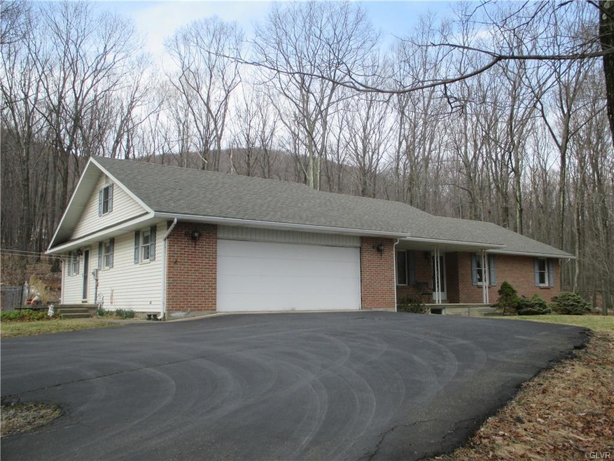 1785 Verona Dr unit 1785, Pen Argyl, PA 18072 - photo 1