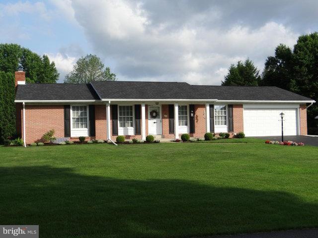 2917 Adams Dr, Chambersburg, PA 17201 - photo 1