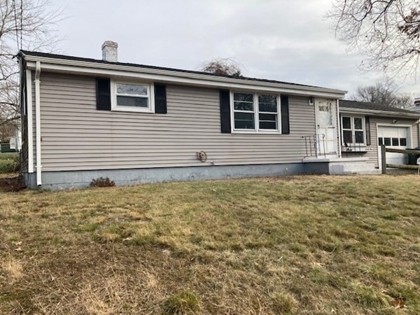 29 Dennis St, Springfield, MA 01118 - photo 1