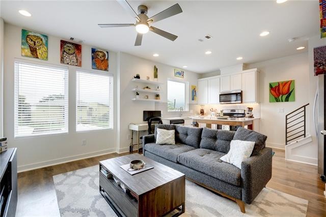 Welcome to this lovely 1/1.5 condo in up and comin