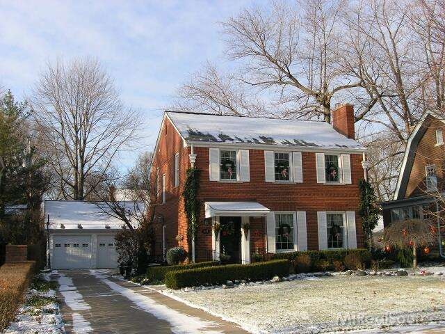 911 Lakepointe St, Grosse Pointe Park, MI 48230 - photo 1