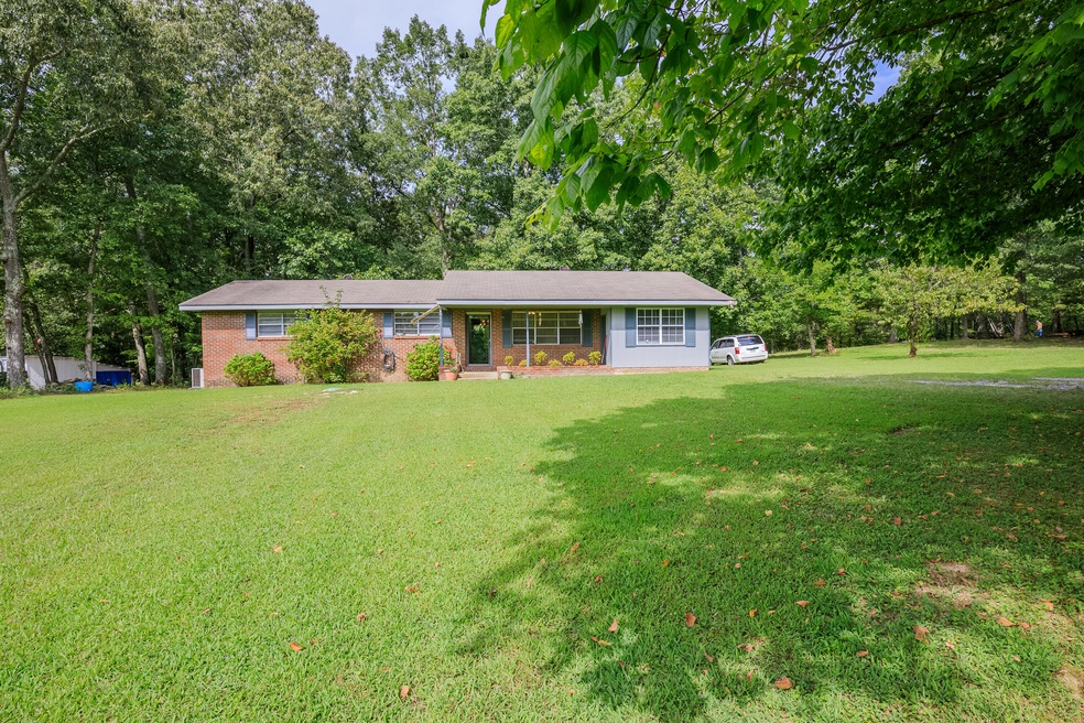 186 Akins Rd, Chickamauga, GA