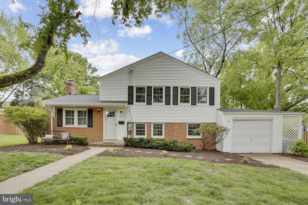 925 Croton Dr, Alexandria, VA 22308 - photo 1