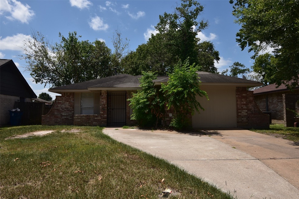1915 Beaver Bend Rd, Houston, TX 77088 - photo 1