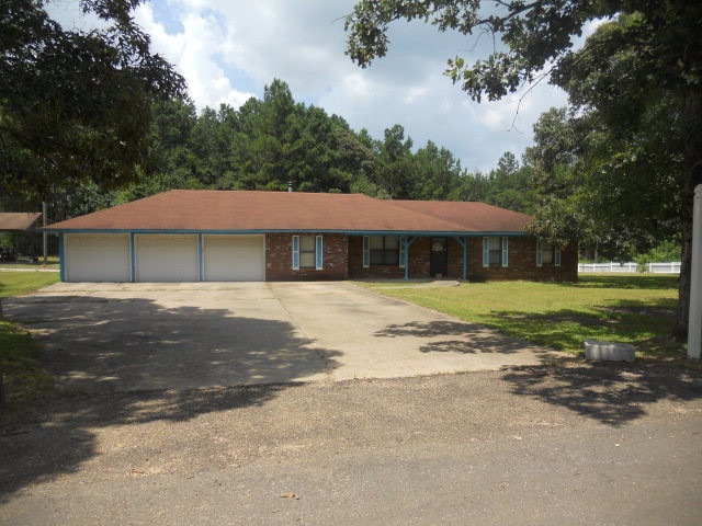 1031 Quin Ln, McComb, MS 39648 - photo 1