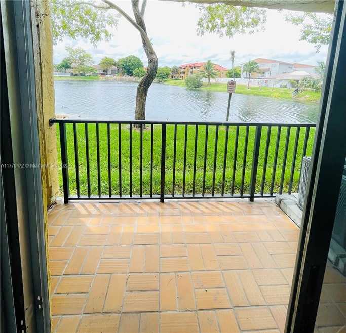 15430 SW 82nd Ln unit 613, Miami, FL 33193 - photo 1