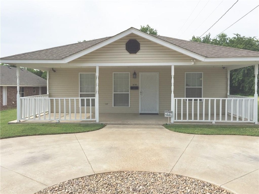 610 E Seymour St, Shawnee, OK 74801 - photo 1