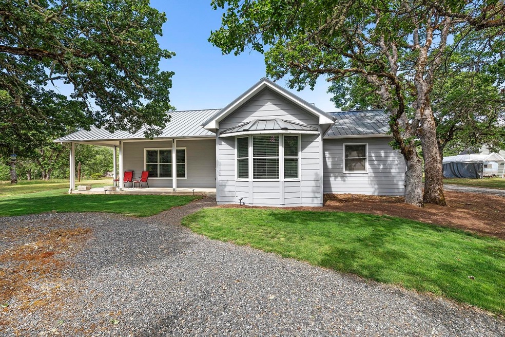 8633 John Day Dr, Gold Hill, OR 97525 - photo 1