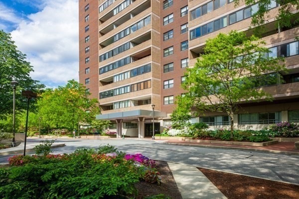 Hawthorne Place Condominium unit 17R, Boston, MA 02114 - photo 1