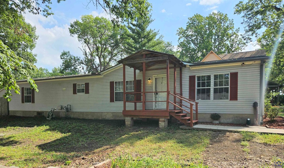 2222 SW 2nd St, Topeka, KS 66606 - photo 1