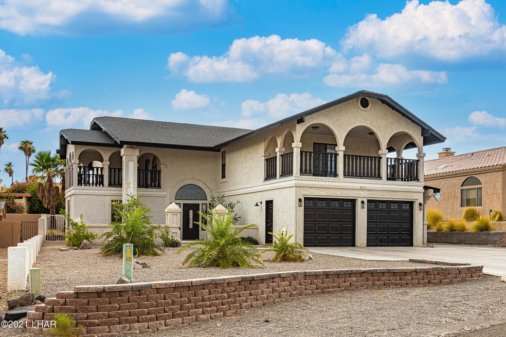 2711 Plaza Verde golf course home