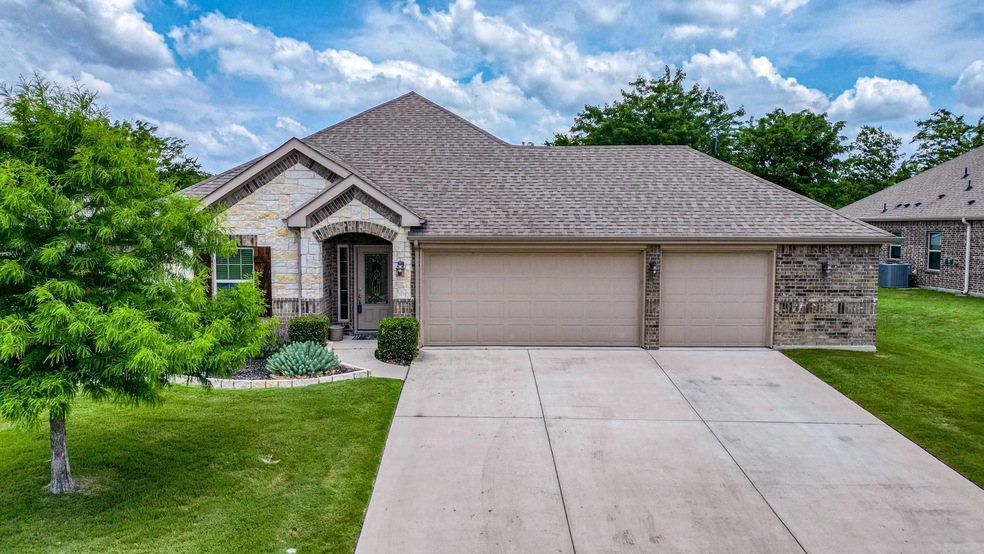 2217 Louis Tr, Weatherford, TX 76087 - photo 1