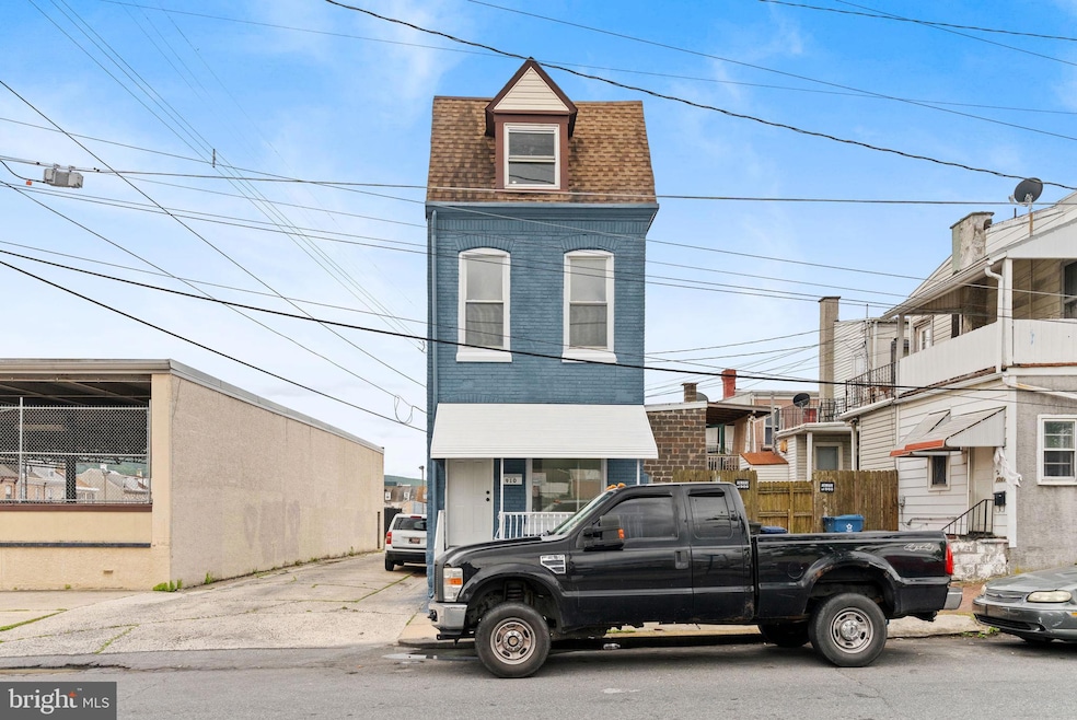 910 Pike St, Reading, PA 19604 - photo 1