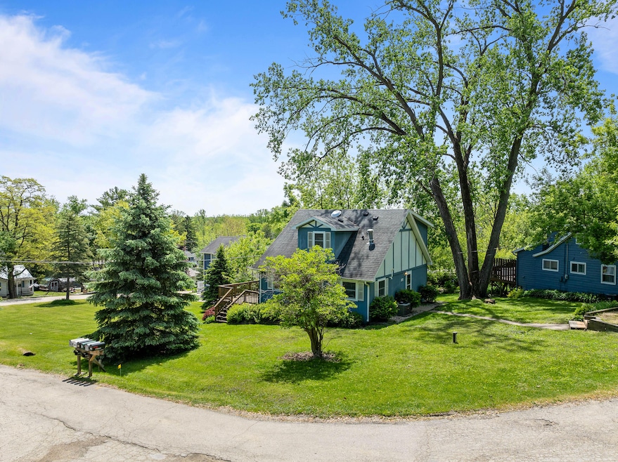 304 Crocus St-47