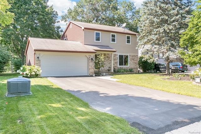 Welcome Home!  1590 Chanticlair with freshly seale