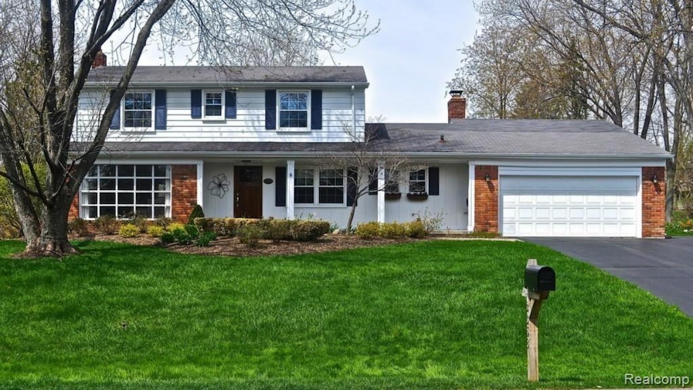 2358 Brenthaven Dr, Bloomfield Hills, MI 48304 - photo 1