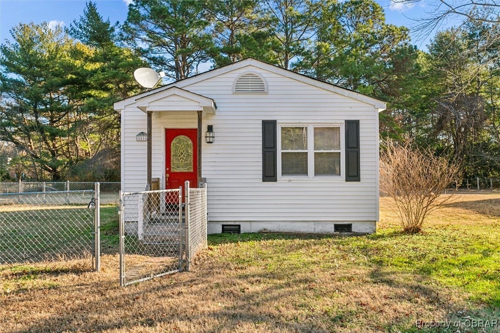View of front of house featuring a front yard