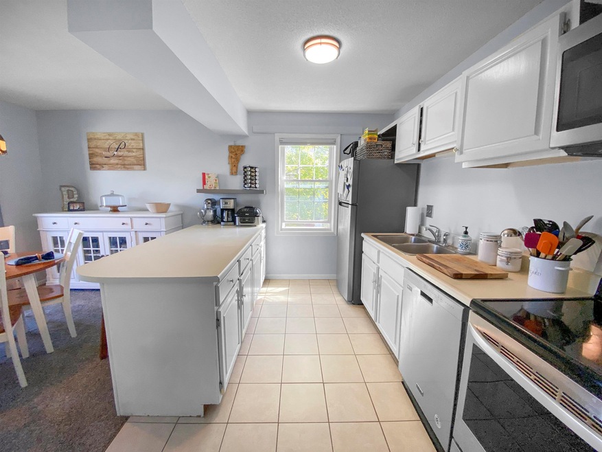 134 N Twin Oaks Terrace, South Burlington, VT 05403 - photo 1