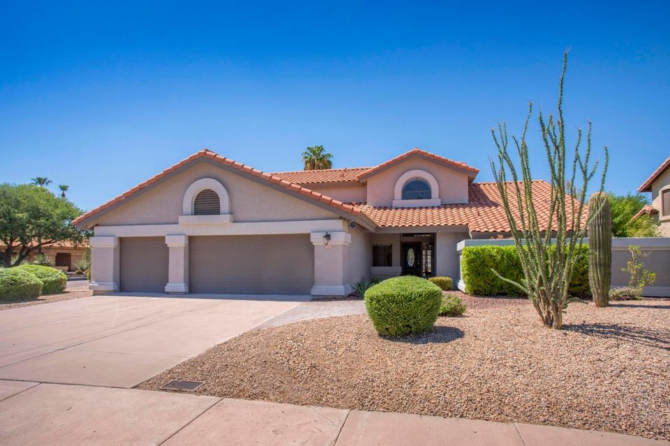 Front - 3 Car Garage