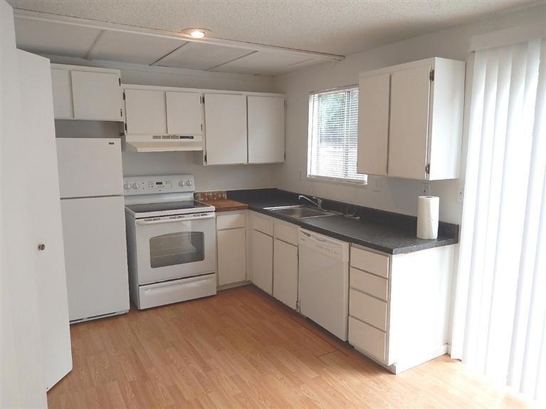 2000 Brookhurst St unit 28, Medford, OR 97504 - photo 1