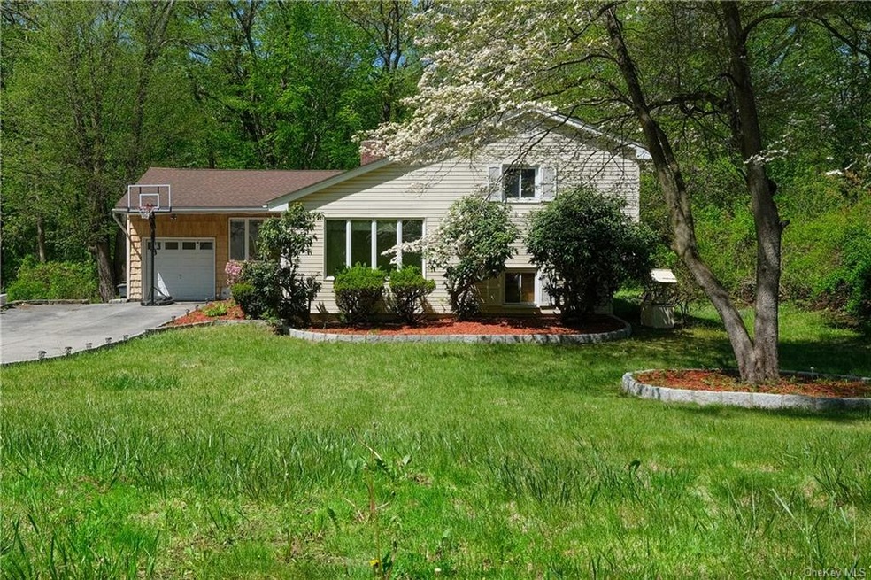 550 Westbrook Dr, Cortlandt Manor, NY 10567 - photo 1