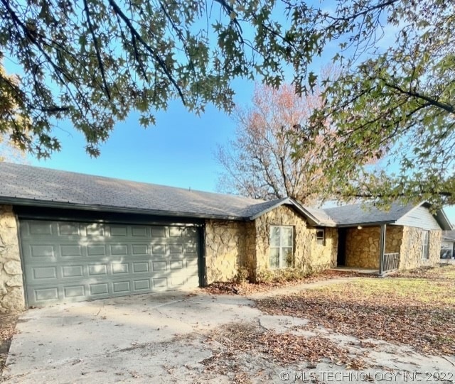 8915 S 200th East Ave, Broken Arrow, OK 74014 - photo 1