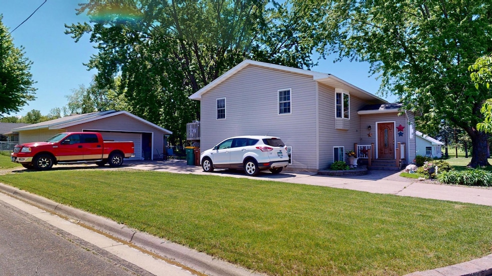 514 Pilot St, Albert Lea, MN 56007 - photo 1