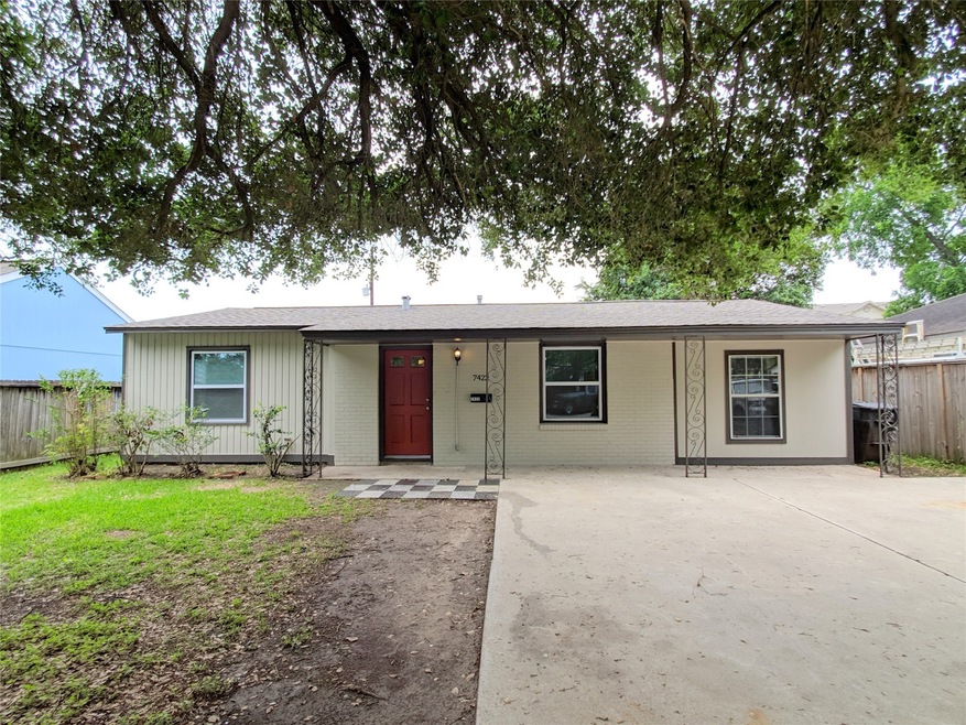 7422 Lakehurst Dr, Houston, TX 77087 - photo 1