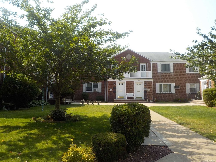 260-9 75th Ave unit 2nd fl, Glen Oaks, NY 11004 - photo 1