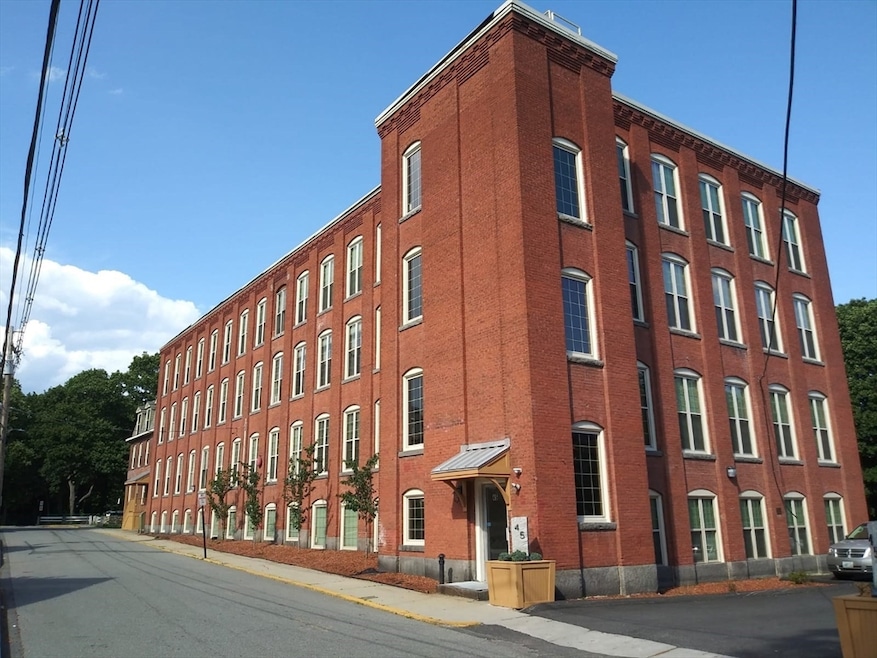45 Summer St unit 303, Leominster, MA 01453 - photo 1