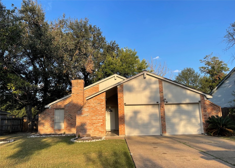 10106 Heather Hill Dr, Houston, TX 77086 - photo 1