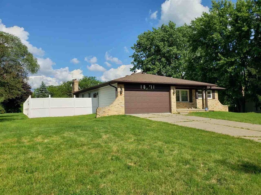 1011 Stonehenge Rd, Flint, MI 48532 - photo 1